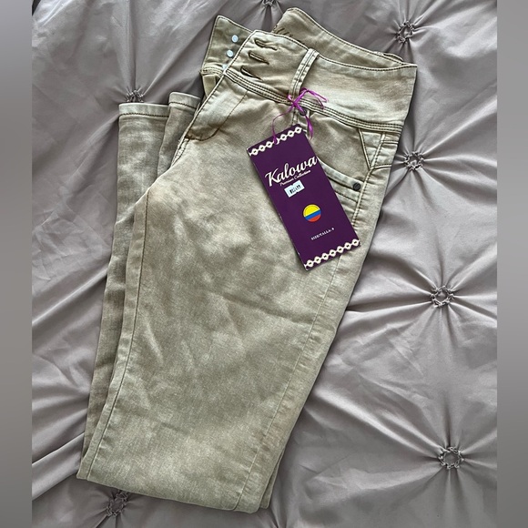 Colombian Push Up Jeans - Picture 2 of 13